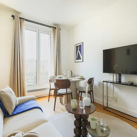 Apartment Charming Flat -1Br-4P- Paris 17E *